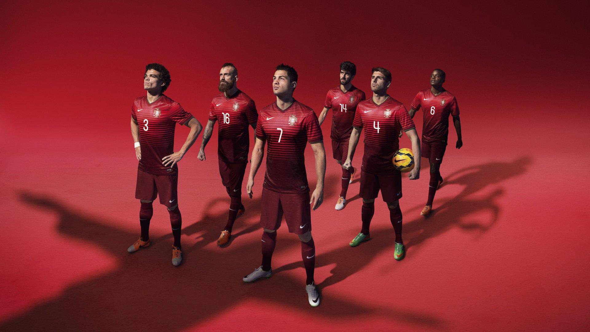 西甲联赛激战正酣，皇马巴萨上演巅峰对决