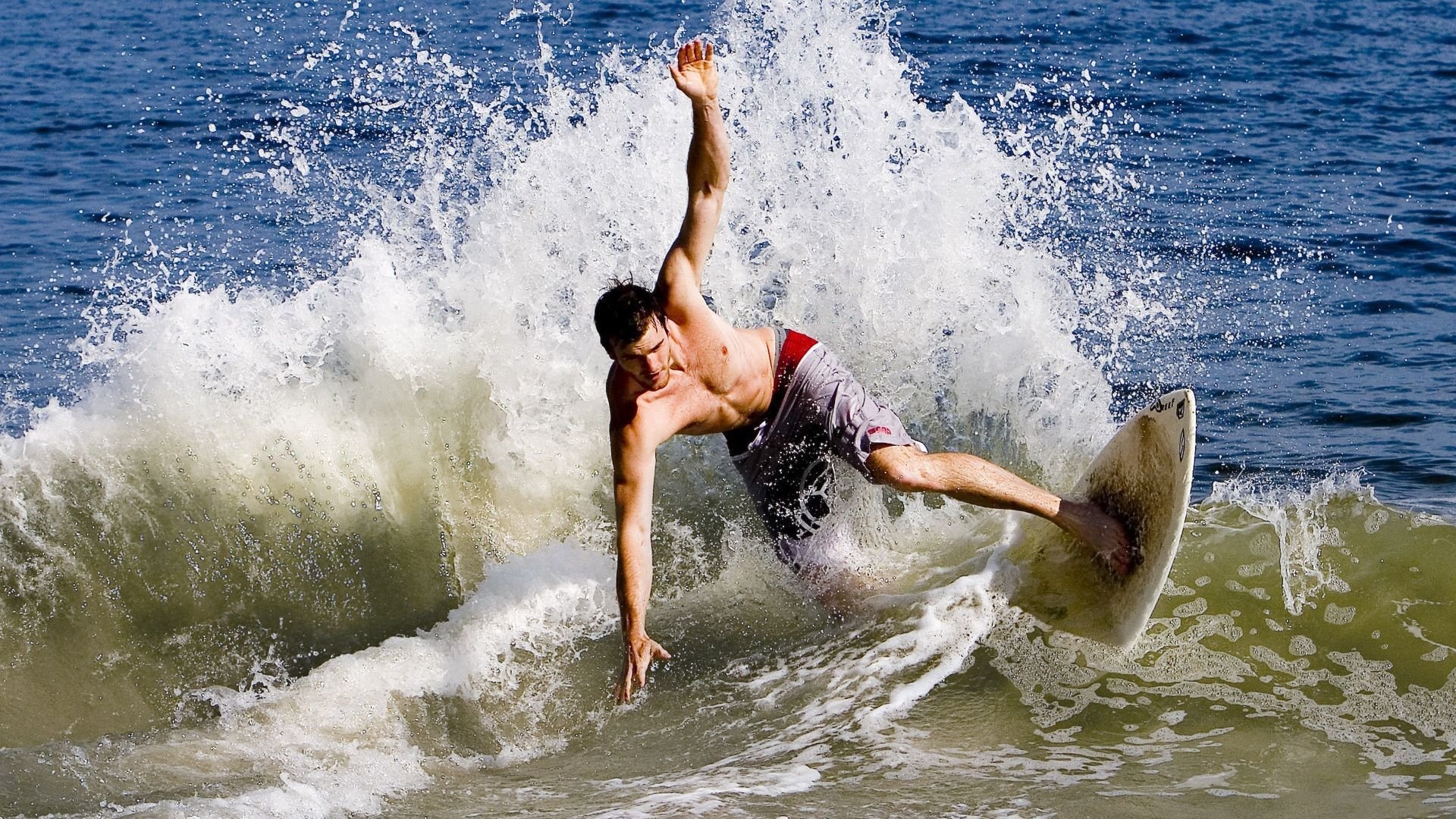 梅西第七次捧起金球奖 刷新历史纪录再创辉煌